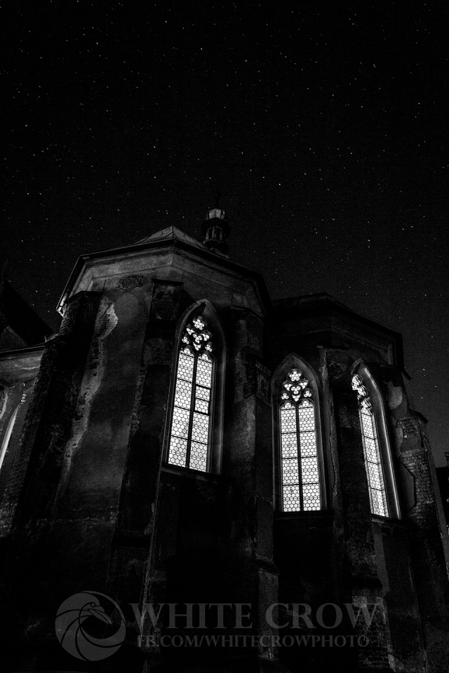 Katedra nocą (fot. Lena | White Crow Photo)